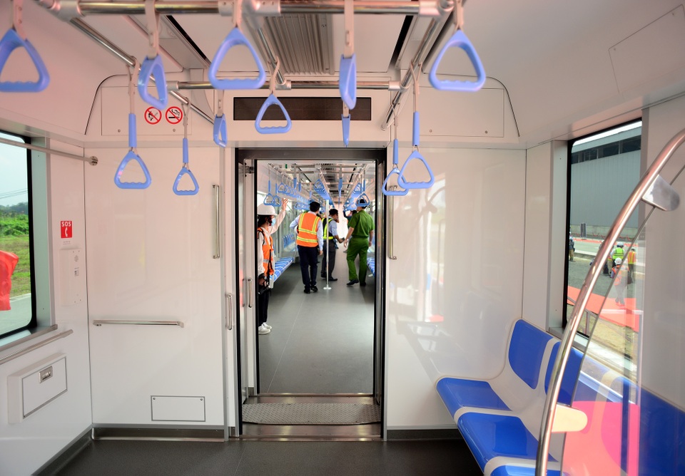 Tàu metro số 1.jpg Tàu metro số 1.jpg