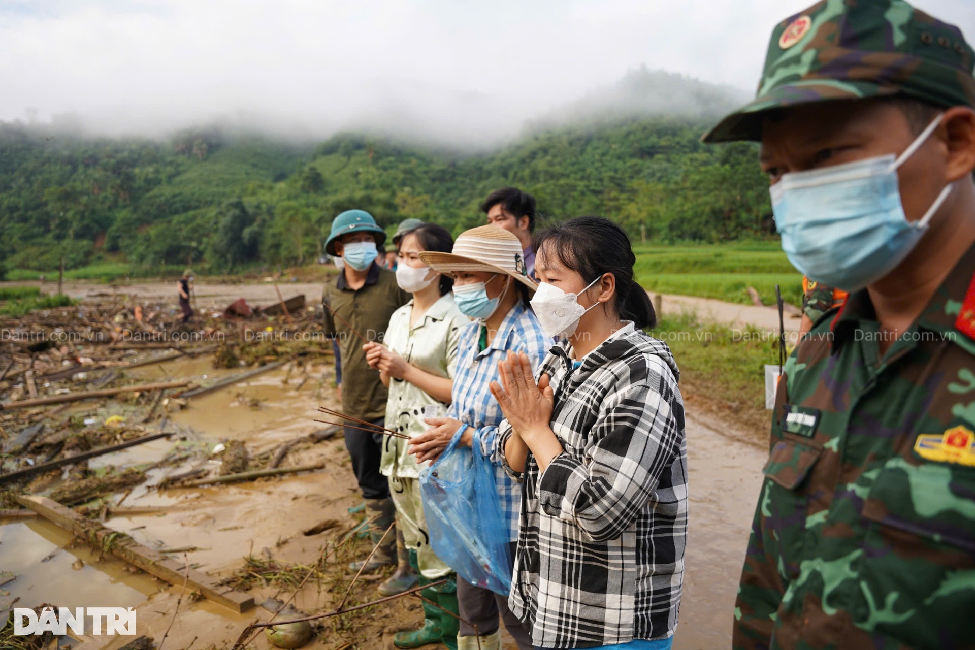 Chó nghiệp vụ tìm kiếm người bị nạn sau trận lũ càn quét Làng Nủ ở Lào Cai - 3 Chó nghiệp vụ tìm kiếm người bị nạn sau trận lũ càn quét Làng Nủ ở Lào Cai - 3