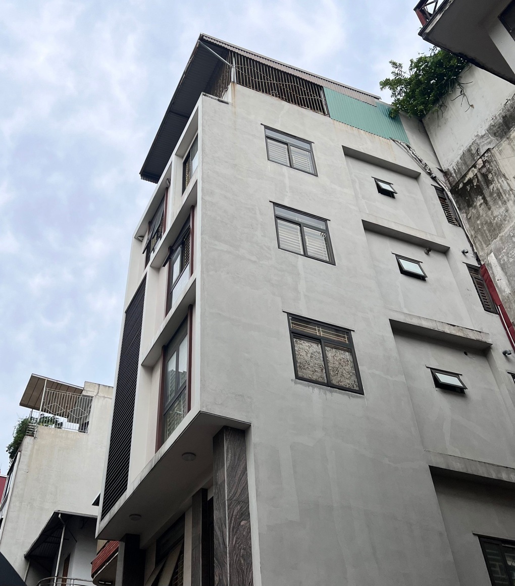 Vụ camera giấu kín trong phòng trọ ở Hà Nội: Cảnh sát hình sự vào cuộc - 1 Vụ camera giấu kín trong phòng trọ ở Hà Nội: Cảnh sát hình sự vào cuộc - 1