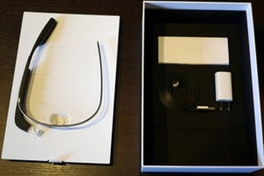 Video mở hộp Google Glass được quay bằng… Google Glass