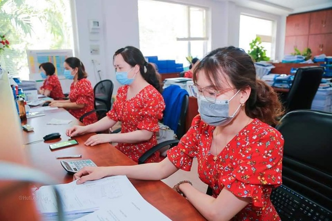 Bất chấp dịch, thưởng tết giảng viên đại học tăng, cao nhất 45 triệu đồng - 1 Bất chấp dịch, thưởng tết giảng viên đại học tăng, cao nhất 45 triệu đồng - 1