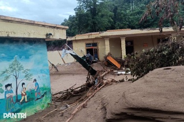 Trường học ở rốn lũ Mỹ Lý tan hoang, mong mỏi sự giúp đỡ của cộng đồng