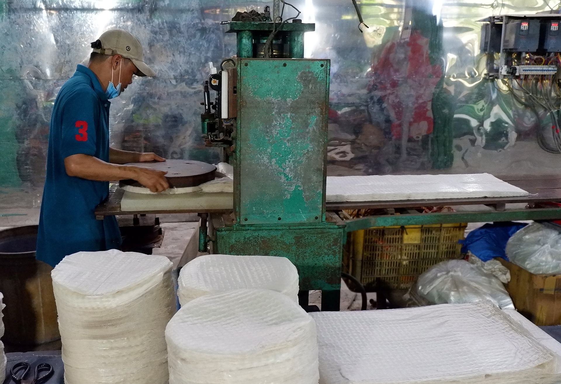 Làng nghề bánh tráng 100 tuổi tất bật những ngày giáp Tết - 14 Làng nghề bánh tráng 100 tuổi tất bật những ngày giáp Tết - 14