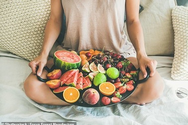 Ăn ít chất béo, nhiều trái cây và rau làm giảm nguy cơ tử vong do ung thư vú