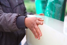 Hà Nội: Đông giá hơn 10 độ C, thợ nước đá vẫn miệt mài làm việc