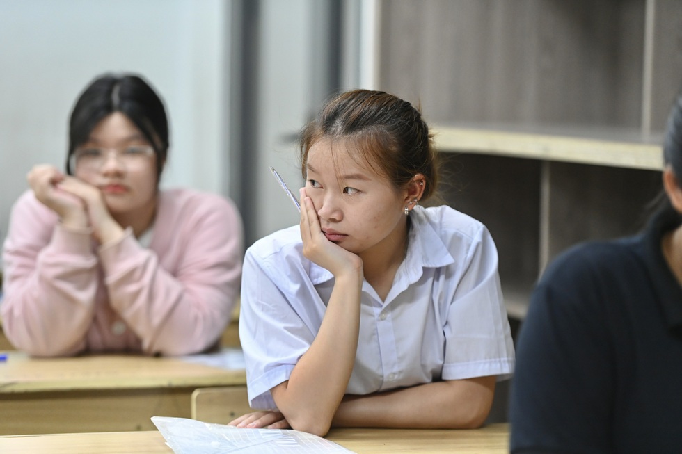 Đề thi tốt nghiệp THPT khó “vượt chuẩn”, ai thiệt trong cuộc đua đại học? - 1 Đề thi tốt nghiệp THPT khó “vượt chuẩn”, ai thiệt trong cuộc đua đại học? - 1