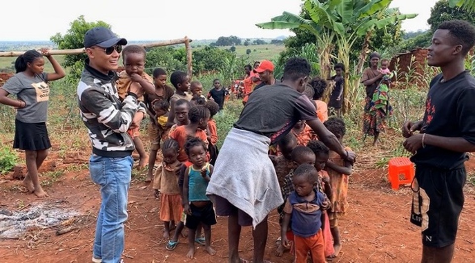 Youtuber xứ Nghệ ở lại châu Phi làm tình nguyện mùa dịch Covid-19 - 6 Youtuber xứ Nghệ ở lại châu Phi làm tình nguyện mùa dịch Covid-19 - 6