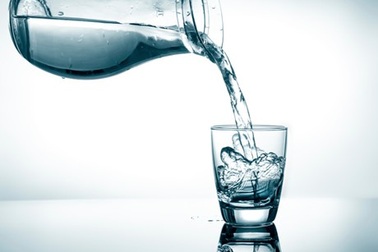 Uống nhiều nước: Tạo phong độ đỉnh cao hay gây phù não?