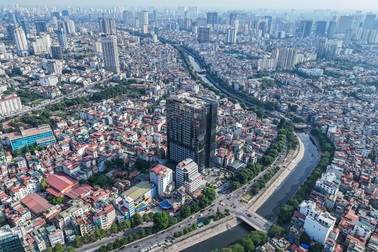 Những dòng sông "nước đen", ngày đêm bốc mùi hôi thối ở Hà Nội