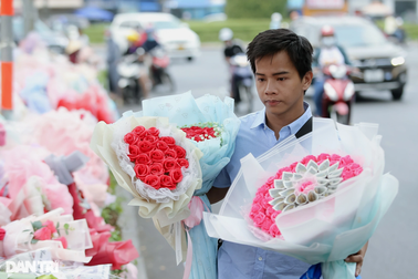 Chợ hoa lớn nhất TPHCM nhộn nhịp trong ngày 8/3