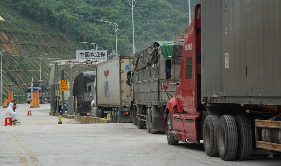 Hàng nghìn xe nông sản ùn ứ ở cửa khẩu Lạng Sơn - 9 Hàng nghìn xe nông sản ùn ứ ở cửa khẩu Lạng Sơn - 9