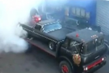 Màn “đốt lốp” độc đáo