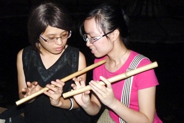 Giới trẻ tìm về nguồn cội với bộ môn sáo trúc