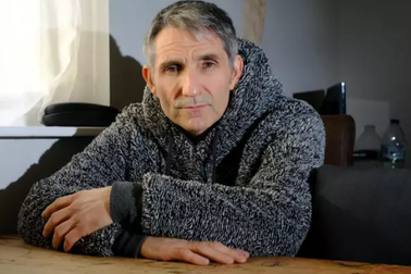 Người đàn ông mắc bệnh dị ứng với điện và 5G