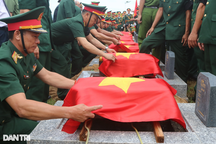 Truy điệu, an táng 12 hài cốt liệt sỹ nằm lại trên đất Lào