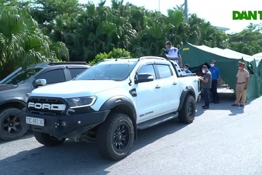 Dàn ô tô địa hình làm "nhiệm vụ đặc biệt" trong những ngày giãn cách xã hội