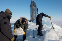 Tàu ngầm hạt nhân Mỹ đội tung băng Bắc Cực ngoi lên