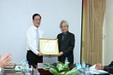 PTI nhận bằng khen vì sự nghiệp khuyến học