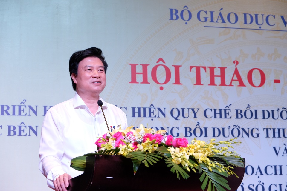 Trước 30/7, tất cả giáo viên lớp 1 phải được bồi dưỡng chương trình GDPT - 1 Trước 30/7, tất cả giáo viên lớp 1 phải được bồi dưỡng chương trình GDPT - 1