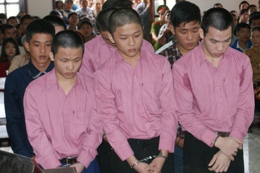 Không được mời ăn giỗ, cháu gọi côn đồ đến nhà cậu "xử"