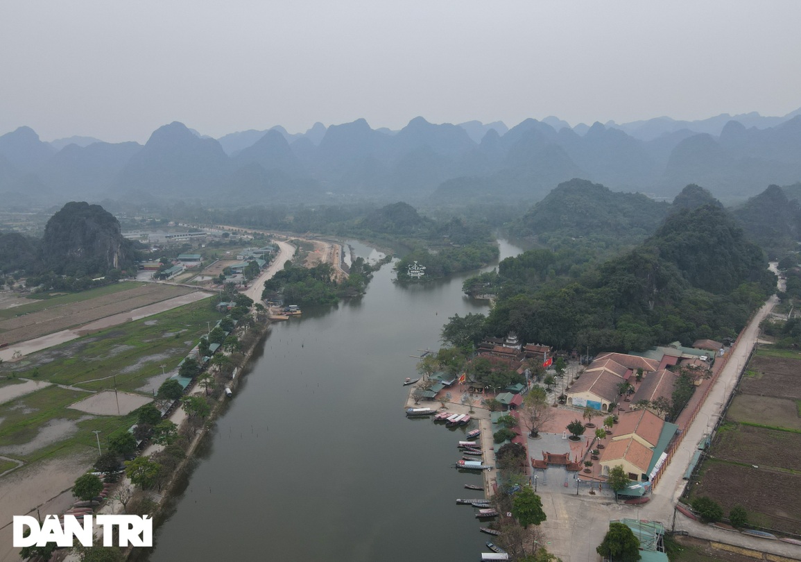 Hàng nghìn con đò nằm úp, Chùa Hương ảm đạm chưa từng có ngày đầu năm - 1 Hàng nghìn con đò nằm úp, Chùa Hương ảm đạm chưa từng có ngày đầu năm - 1