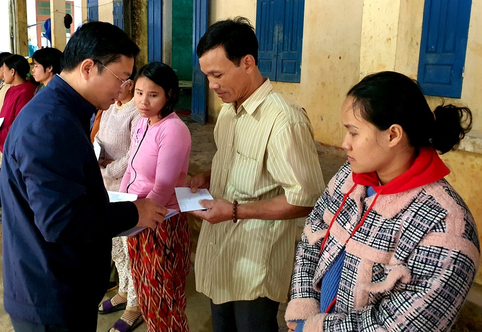Sạt lở Trà Leng: Cha vẫn mong con, vợ vẫn chờ chồng... - 10 Sạt lở Trà Leng: Cha vẫn mong con, vợ vẫn chờ chồng... - 10