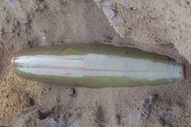 Bom Mỹ sót lại phát nổ giữa đường