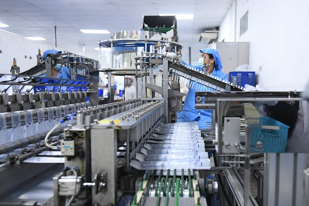 TT Group tài trợ toàn bộ bơm tiêm để tiêm 150 triệu liều vắc xin phòng Covid-19 - 3 TT Group tài trợ toàn bộ bơm tiêm để tiêm 150 triệu liều vắc xin phòng Covid-19 - 3