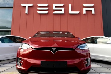 Danh nổi như cồn, vào S&P 500, nhưng Tesla bây giờ mới có lãi