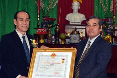 Việt kiều Thái Lan đón nhận Huân, Huy chương kháng chiến