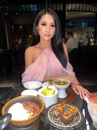 "Biểu tượng gợi cảm" Quỳnh Thy: Tuổi 42 trẻ trung, cơ bụng số 11 gây sốt - 12