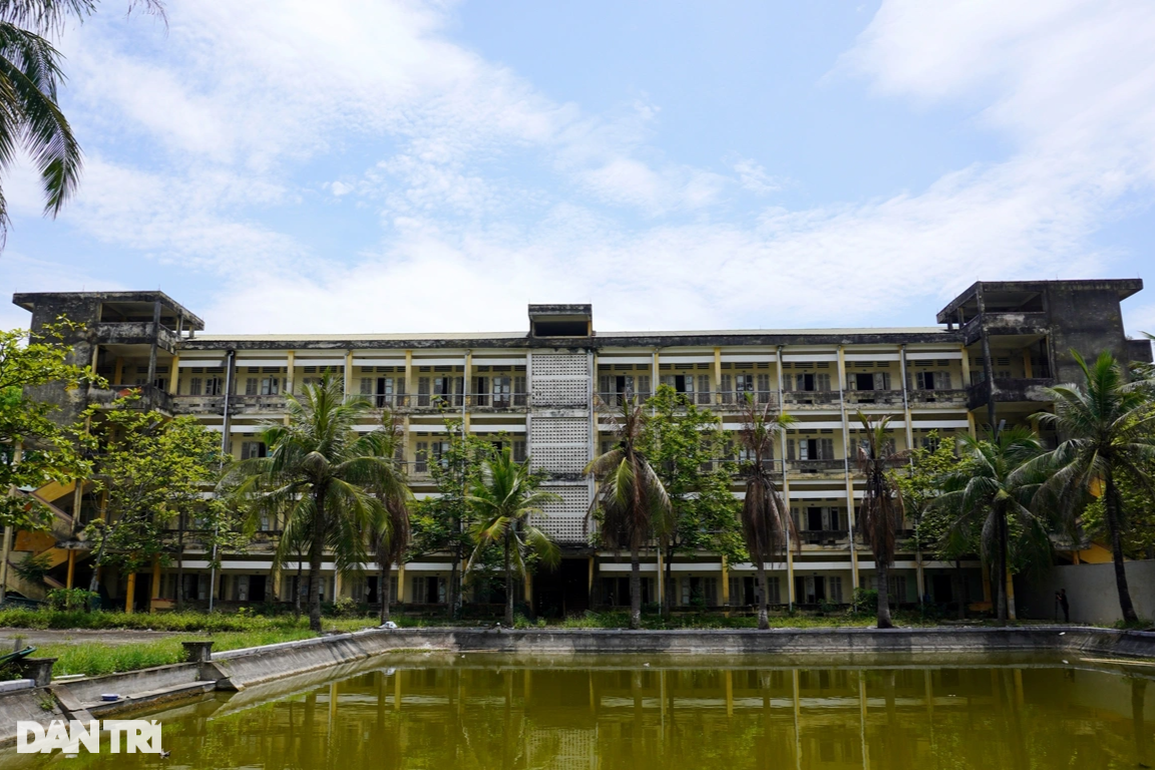 Ký túc xá sinh viên, nhà thực hành của trường đại học bỏ hoang - 1 Ký túc xá sinh viên, nhà thực hành của trường đại học bỏ hoang - 1