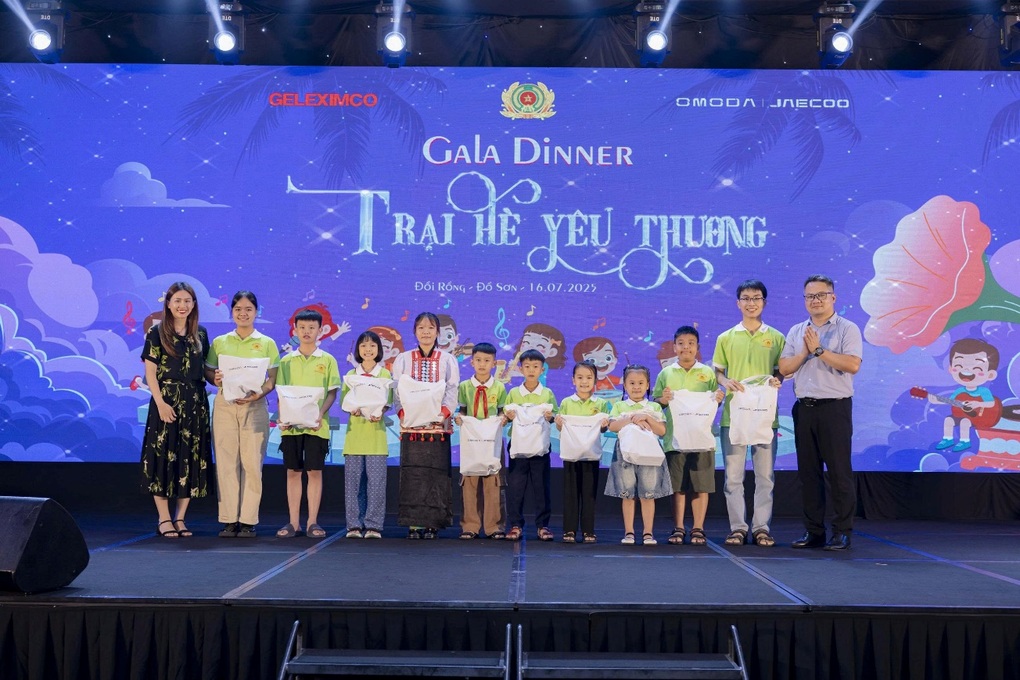 168 học sinh tiêu biểu tham gia “Trại hè yêu thương” tại Khu du lịch Quốc tế Đồi Rồng - 6 168 học sinh tiêu biểu tham gia “Trại hè yêu thương” tại Khu du lịch Quốc tế Đồi Rồng - 6