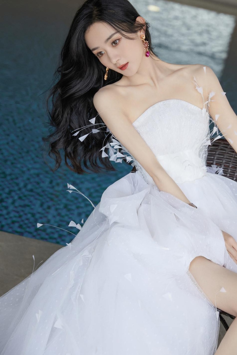Triệu Lệ Dĩnh: Diện váy ngắn khoe chân thon, hút mọi ánh nhìn - 7 Triệu Lệ Dĩnh: Diện váy ngắn khoe chân thon, hút mọi ánh nhìn - 7
