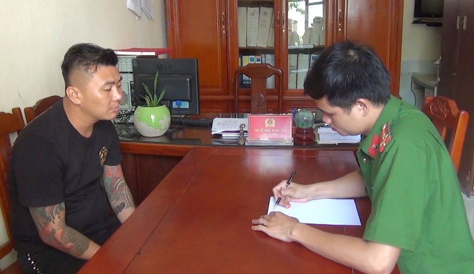 Bắt 54 nam, nữ sử dụng ma túy trong tiệc sinh nhật - 3 Bắt 54 nam, nữ sử dụng ma túy trong tiệc sinh nhật - 3