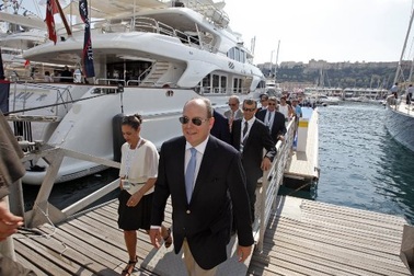 Đây là cách những người siêu giàu mua du thuyền bạc tỉ