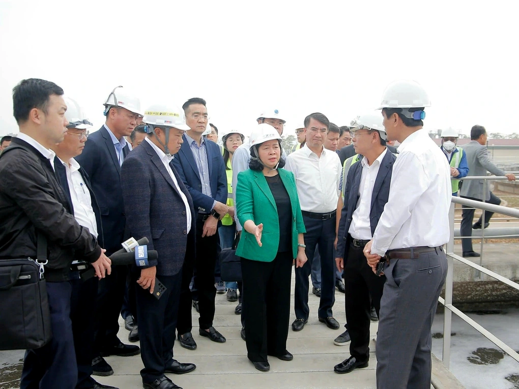 Thị sát thực tế, Chủ tịch Hà Nội chốt thời hạn hồi sinh sông Tô Lịch - 1 Thị sát thực tế, Chủ tịch Hà Nội chốt thời hạn hồi sinh sông Tô Lịch - 1