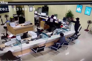 Video cận cảnh hai đối tượng nổ súng cướp ngân hàng ở Đà Nẵng