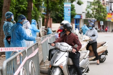 Người dân mừng rỡ khoe kết quả xét nghiệm nhanh Covid-19