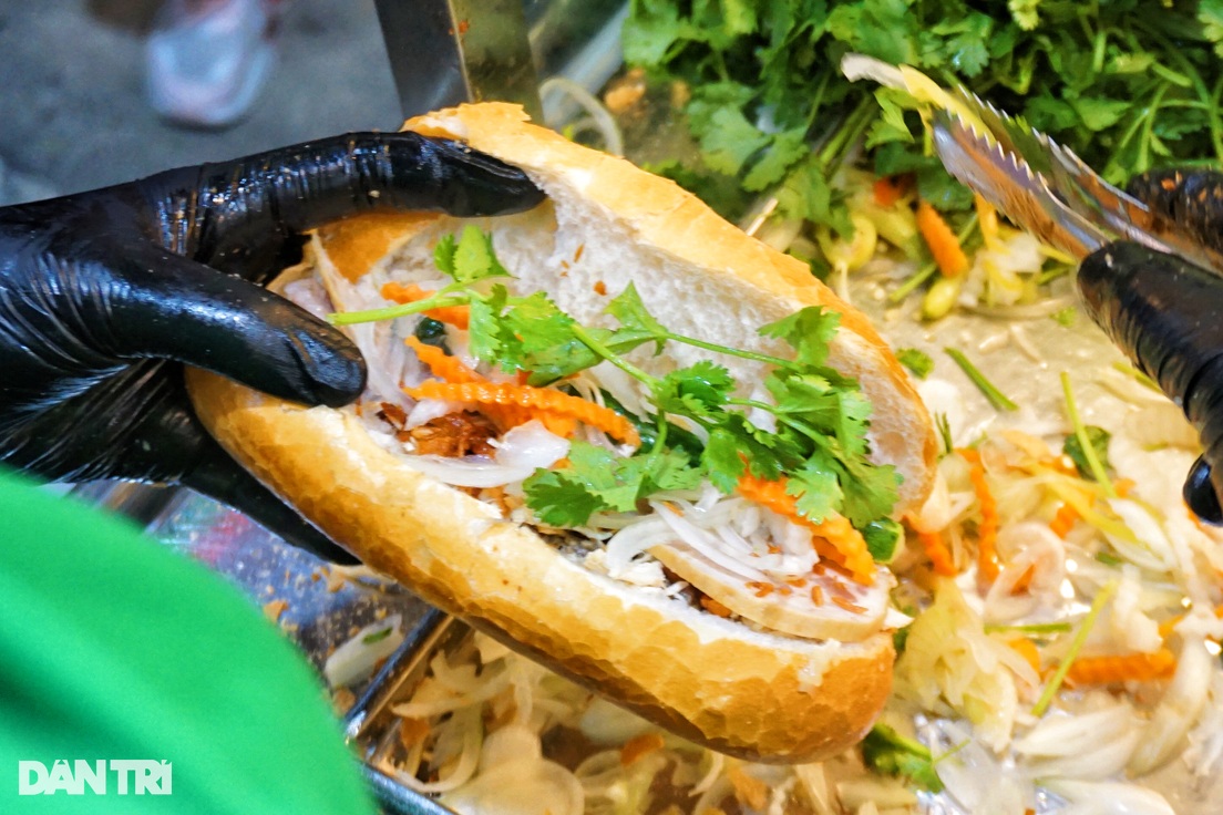 Ngọc long biển ăn kèm bánh mì hơn nửa triệu đồng/kg, nhiều người tò mò mua