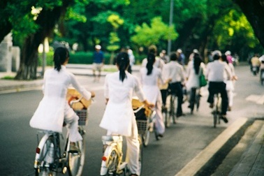 Viết giữa sân trường 17