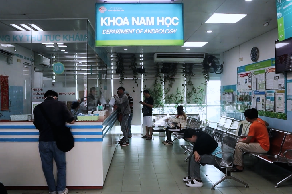 Cấp cứu người đàn ông bị tai nạn oái oăm khi vào chuồng đỡ đẻ cho heo - 1 Cấp cứu người đàn ông bị tai nạn oái oăm khi vào chuồng đỡ đẻ cho heo - 1