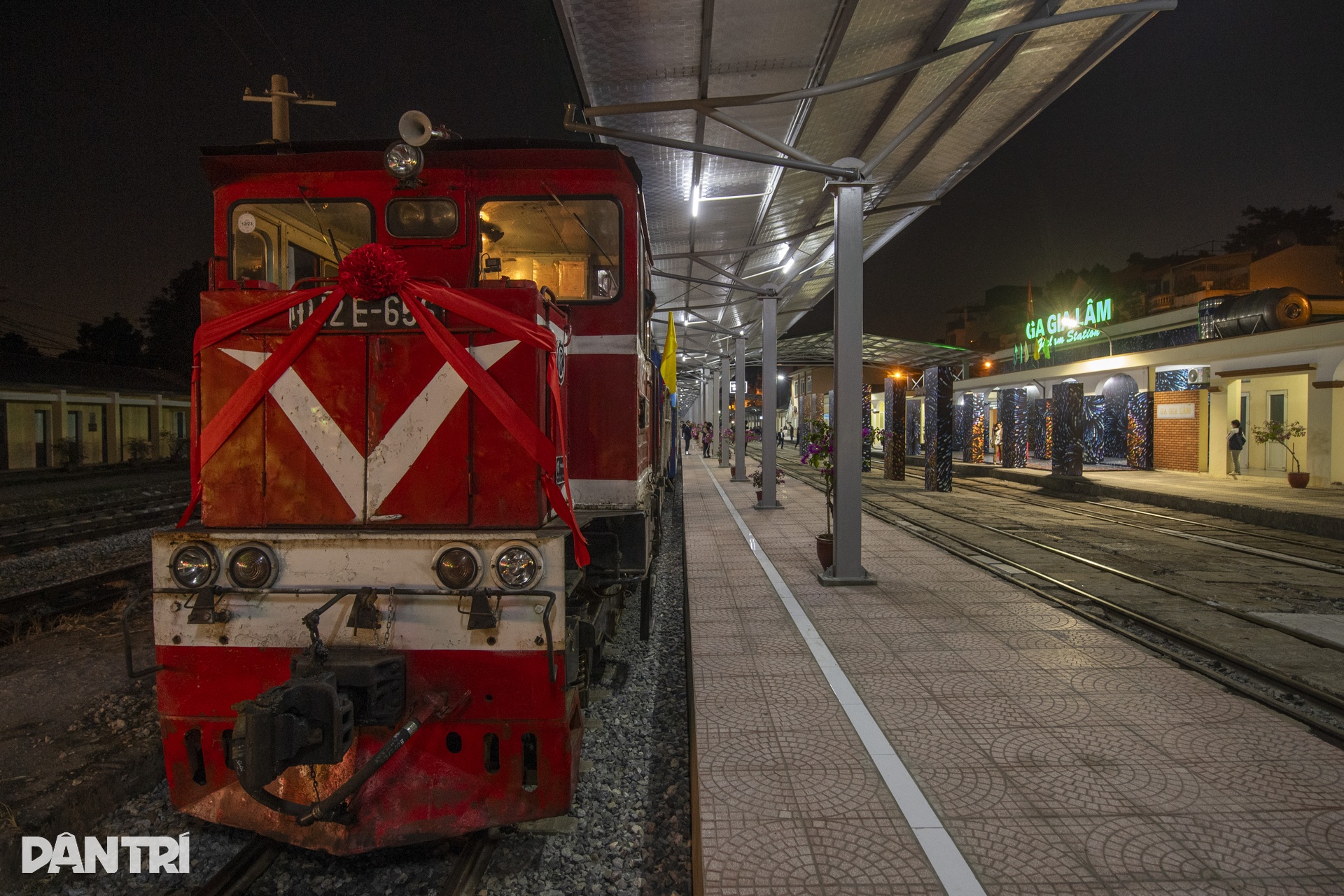 Chuyến tàu hỏa đặc biệt chạy 3km ở Hà Nội, khách được nghe đàn hát trên tàu - 10 Chuyến tàu hỏa đặc biệt chạy 3km ở Hà Nội, khách được nghe đàn hát trên tàu - 10