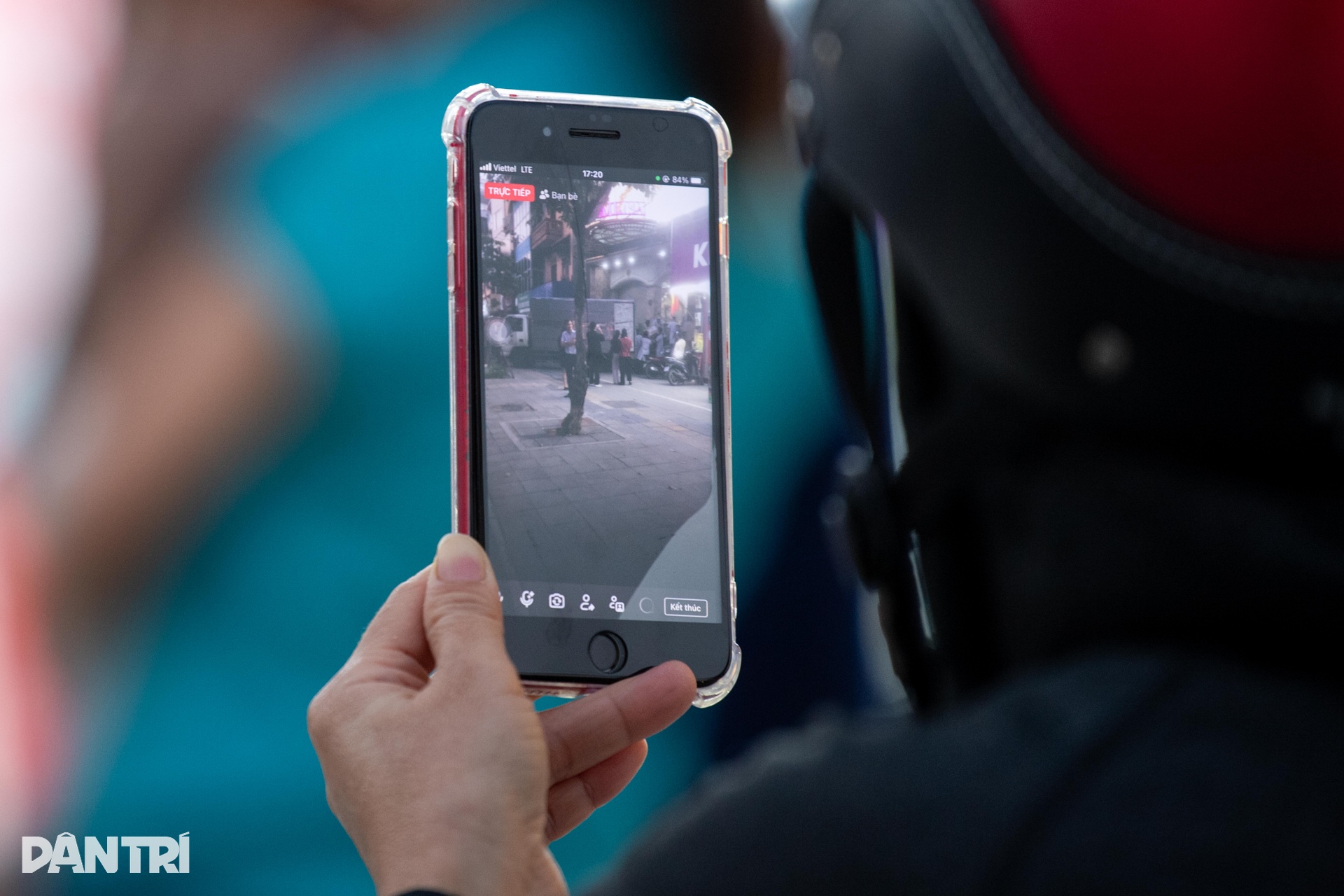 Cảnh sát chuyển hàng trăm thùng đồ rời Mailisa Hà Nội sau 7 tiếng làm việc - 8 Cảnh sát chuyển hàng trăm thùng đồ rời Mailisa Hà Nội sau 7 tiếng làm việc - 8