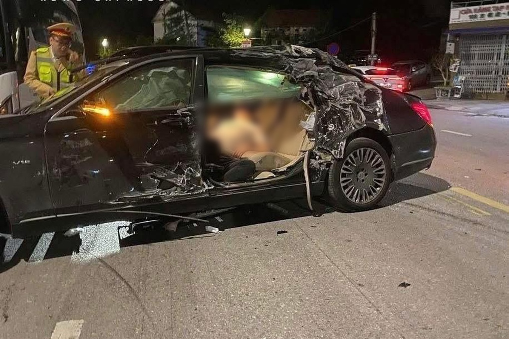 Vụ xe sang Maybach S600 đâm xe khách: Một người tử vong - 1