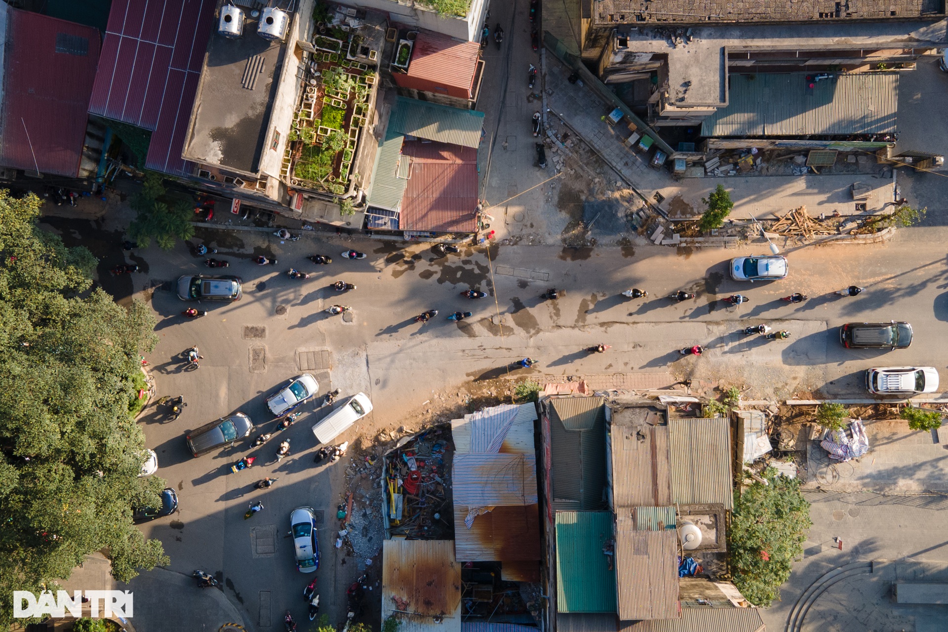 Người dân thủ đô thoát khổ trên đoạn đường 440m cải tạo 4 năm mới về đích - 6 Người dân thủ đô thoát khổ trên đoạn đường 440m cải tạo 4 năm mới về đích - 6