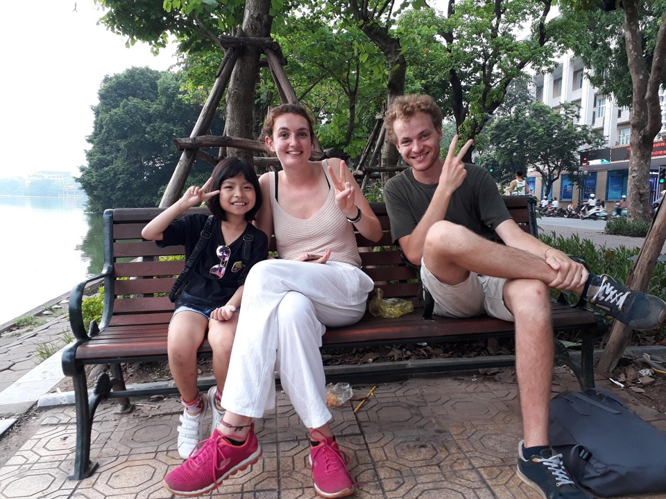 Chuyện về cha con người Tày vượt 150km xuống Thủ đô luyện tiếng Anh - 3 Chuyện về cha con người Tày vượt 150km xuống Thủ đô luyện tiếng Anh - 3