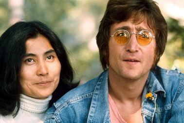 Kẻ sát hại John Lennon “không hề muốn” nam danh ca phải chịu đau đớn