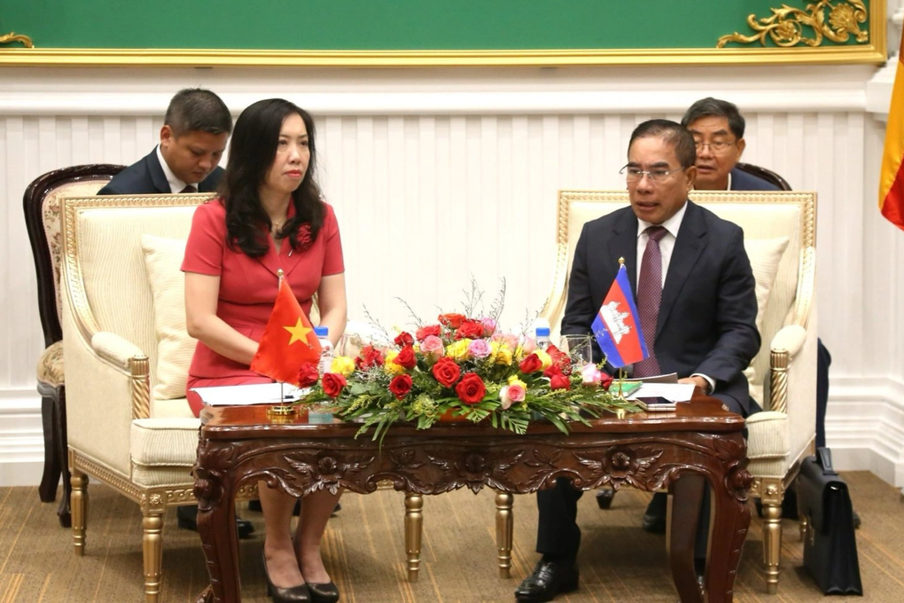 Thứ trưởng Bộ Ngoại giao Lê Thị Thu Hằng thăm và làm việc tại Campuchia - 2