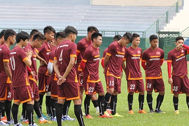 Mạnh Hùng hồi phục, HLV Miura tính đến phương án mới cho hàng thủ